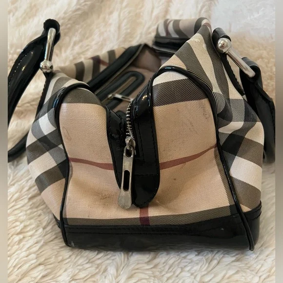 Burberry Black and Cream Shoulder Bag - Picture 5 of 16